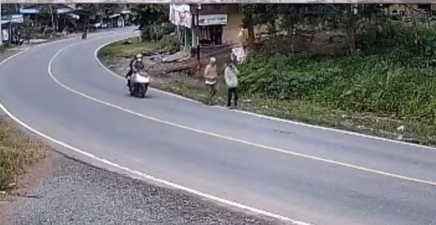 dua-terduga-tahanan-kabur-diketahui-berjalan-kaki-melintas-di-pinggir-jalan-istimewa-68f89bdaac57f